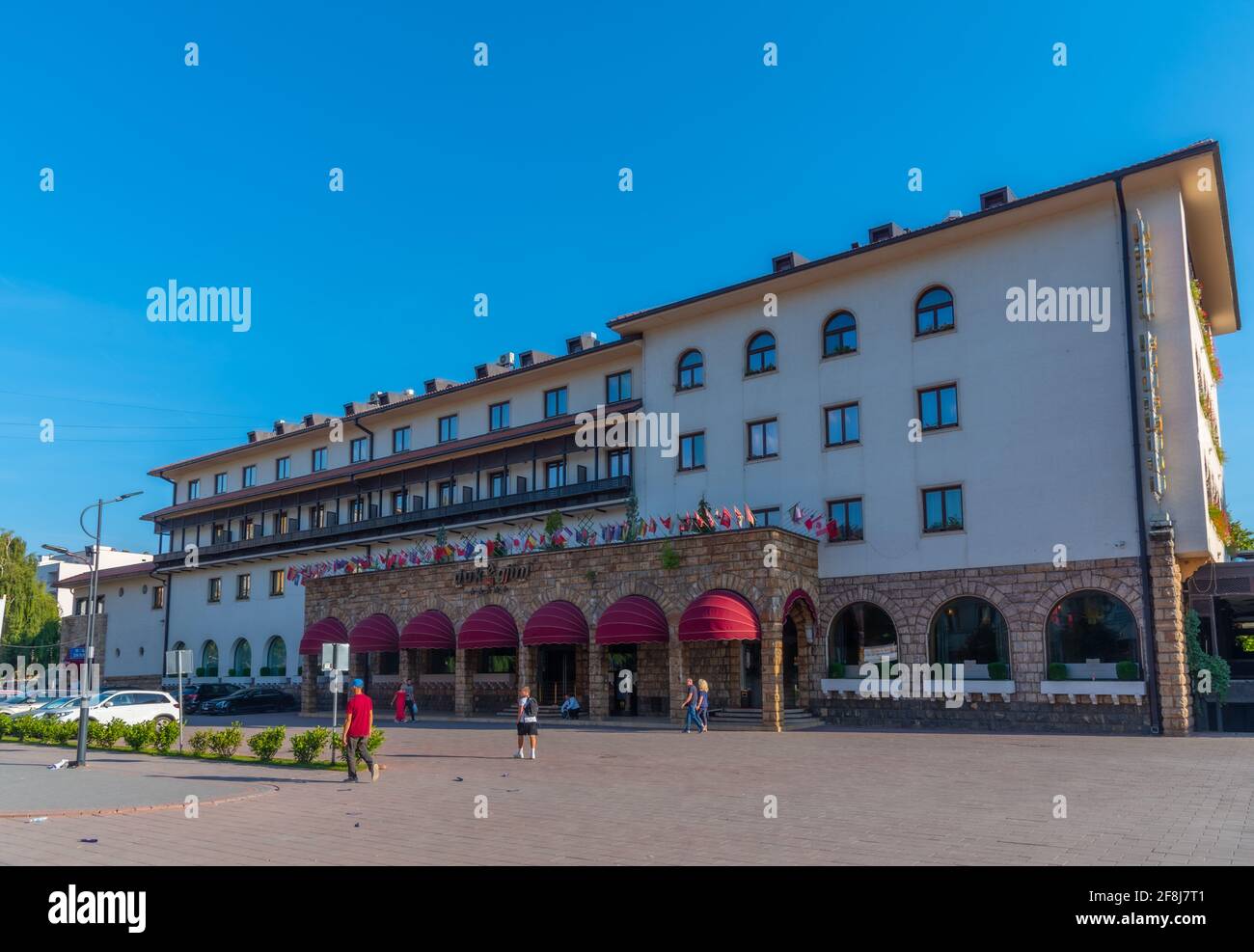 PEJA, KOSOVO, 17 SEPTEMBRE 2019 : Hôtel Dukagjini à la place principale de Peja, Kosovo Banque D'Images