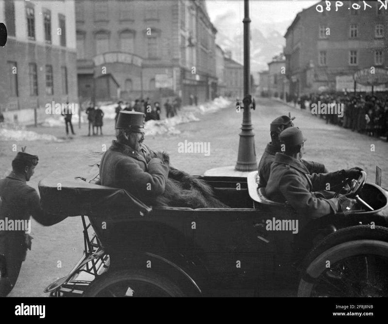 Eugen, Archiduc d'Autriche visite à Villach, assis dans la voiture. Banque D'Images