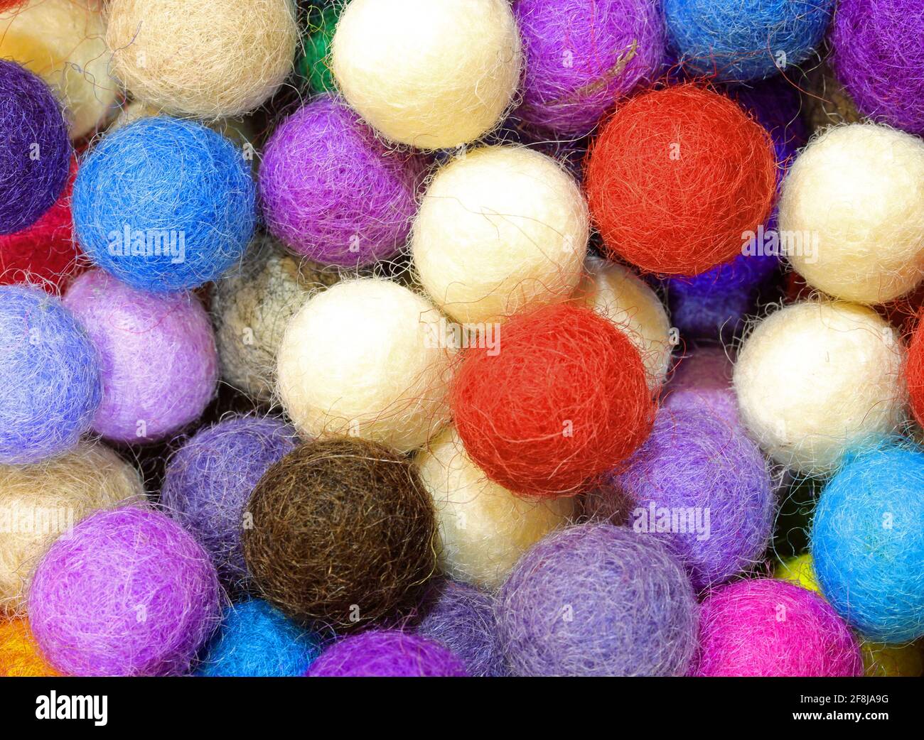 fond de boules de feutre à vendre comme décorations de noël Banque D'Images
