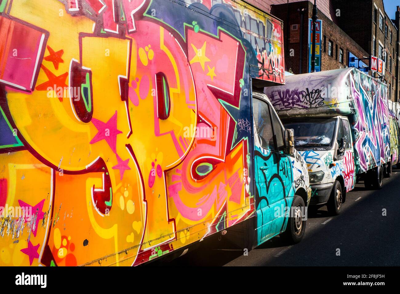 Camionnette couverte de graffiti, graffiti couvert de fourgonnettes blanches Camden Banque D'Images