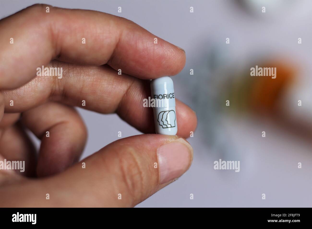 Comprimé de Fioricet. Noms génériques: Butalbital Acetaminophen. Médicament utilisé pour traiter les maux de tête de tension avec la caféine acétaminophène et Butalbital Banque D'Images