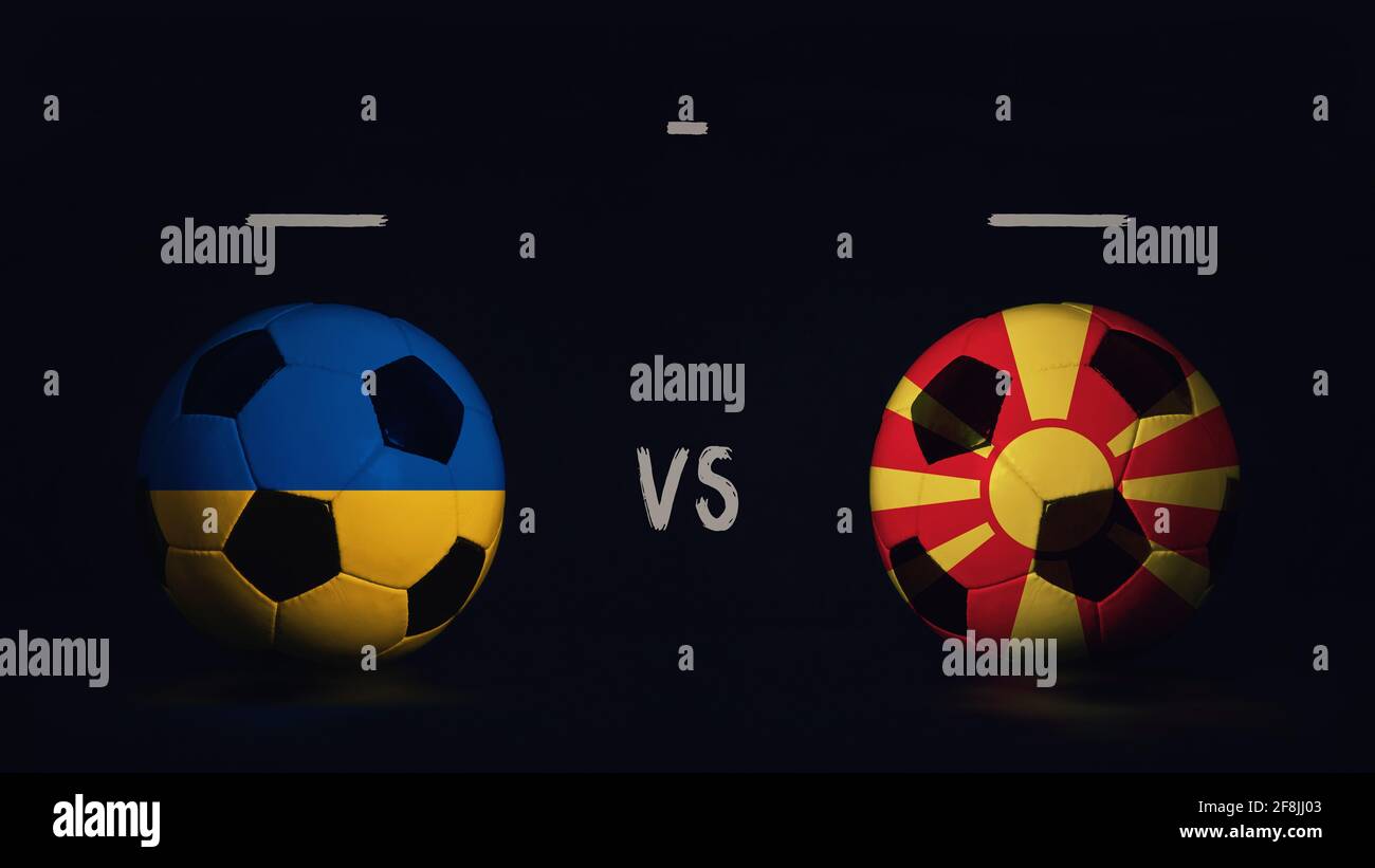 L'Ukraine contre la Macédoine du Nord Euro 2020 annonce de match de football. Deux ballons de football avec drapeaux de pays, montrant l'infographie du match, isolés sur le noir Banque D'Images