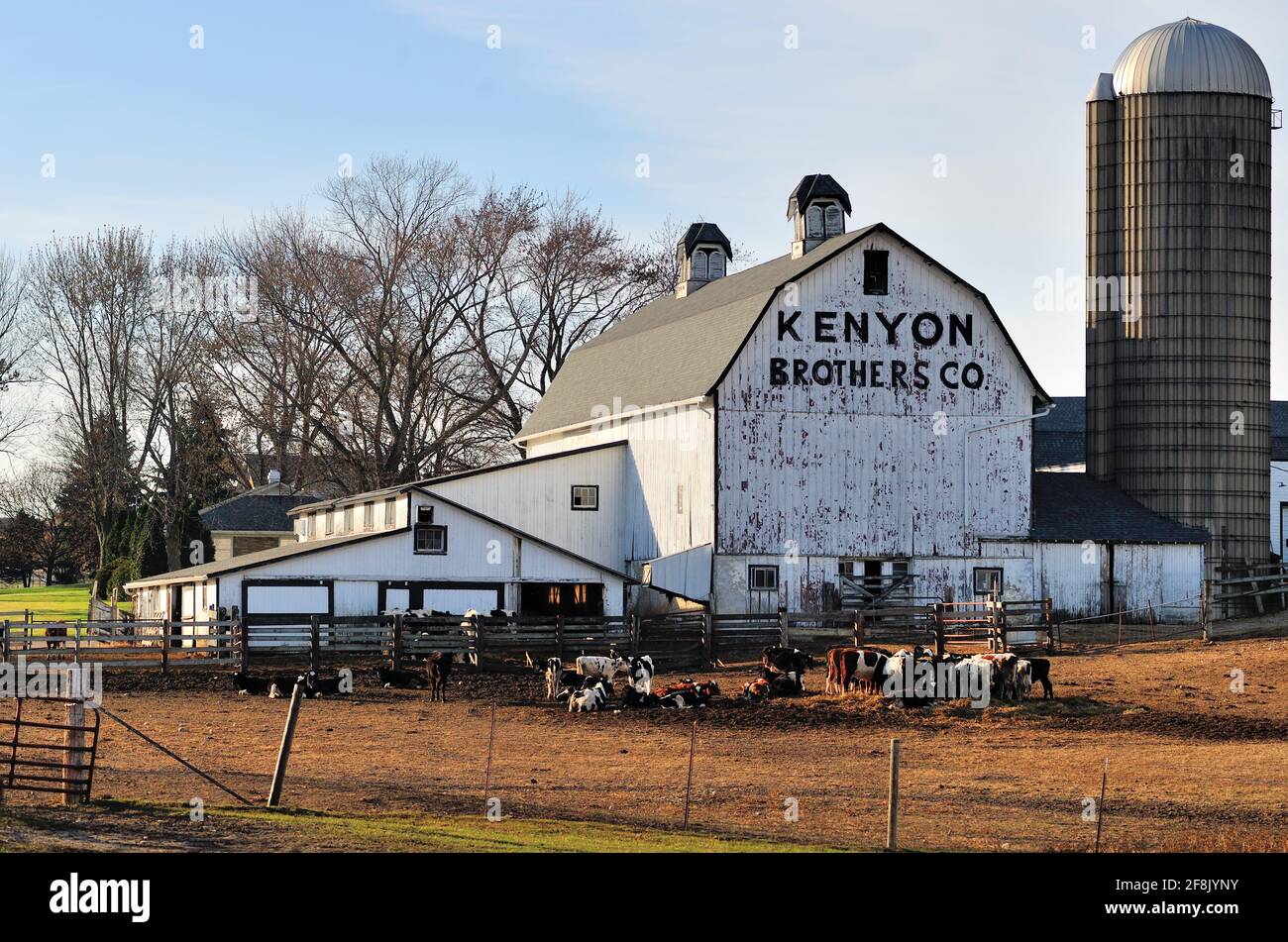 South Elgin, Illinois, États-Unis. Une grange sur une ferme laitière dans le nord-est de l'Illinois. Banque D'Images