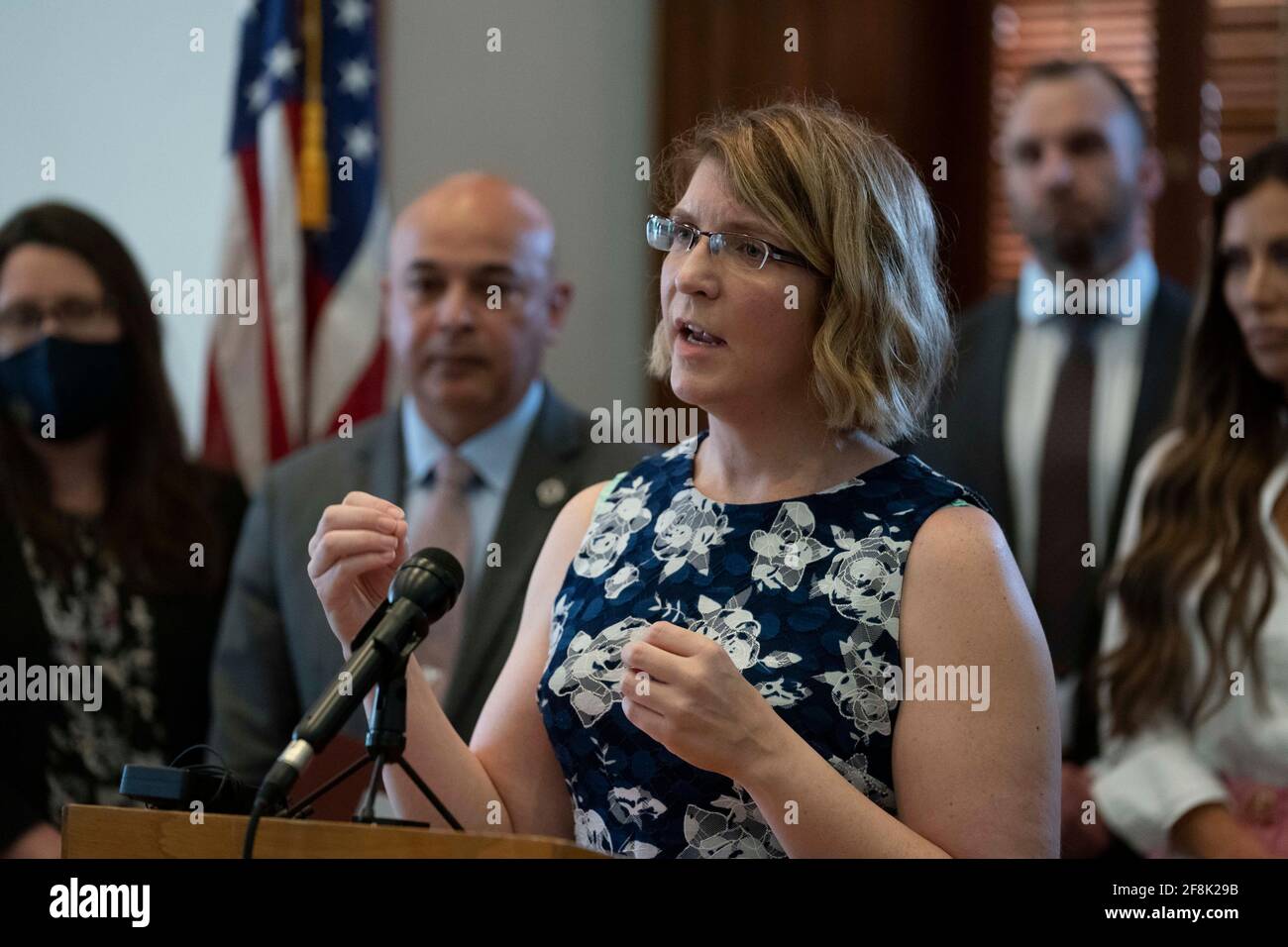 Les anciens combattants militaires décorés, dont la Dre Lynette Averill, Ph.D., se réunissent pour un événement de presse au Capitole du Texas le 14 avril 2021 afin de préconiser une loi qui approuverait certains médicaments psychédéliques pour le traitement thérapeutique du syndrome de stress post-traumatique des anciens combattants (SSPT). Crédit : Bob Daemmrich/Alay Live News Banque D'Images Les anciens combattants militaires décorés, dont la Dre Lynette Averill, Ph.D., se réunissent pour un événement de presse au Capitole du Texas le 14 avril 2021 afin de préconiser une loi qui approuverait certains médicaments psychédéliques pour le traitement thérapeutique du syndrome de stress post-traumatique des anciens combattants (SSPT). Crédit : Bob Daemmrich/Alay Live News Banque D'Images