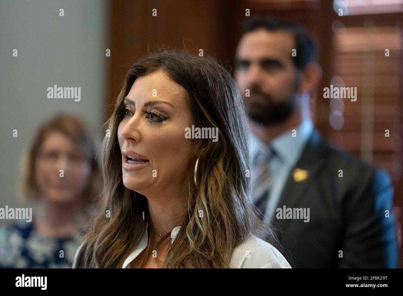 Les anciens combattants militaires décorés, y compris Amber Capone of VETS, Inc., se réunissent pour un événement de presse au Texas Capitol le 14 avril 2021 afin de préconiser une législation qui approuverait certains médicaments psychédéliques pour le traitement thérapeutique du syndrome de stress post-traumatique des vétérans (TSPT). Crédit : Bob Daemmrich/Alay Live News Banque D'Images Les anciens combattants militaires décorés, y compris Amber Capone of VETS, Inc., se réunissent pour un événement de presse au Texas Capitol le 14 avril 2021 afin de préconiser une législation qui approuverait certains médicaments psychédéliques pour le traitement thérapeutique du syndrome de stress post-traumatique des vétérans (TSPT). Crédit : Bob Daemmrich/Alay Live News Banque D'Images