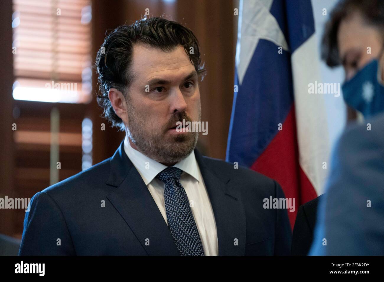 Les anciens combattants militaires décorés, y compris Morgan Luttrell, ancien PHOQUE de la Marine, se réunissent pour un événement de presse au Capitole du Texas le 14 avril 2021 pour faire pression en faveur d'une législation qui approuverait certains médicaments psychédéliques pour le traitement thérapeutique du syndrome de stress post-traumatique des vétérans (TSPT). Crédit : Bob Daemmrich/Alay Live News Banque D'Images Les anciens combattants militaires décorés, y compris Morgan Luttrell, ancien PHOQUE de la Marine, se réunissent pour un événement de presse au Capitole du Texas le 14 avril 2021 pour faire pression en faveur d'une législation qui approuverait certains médicaments psychédéliques pour le traitement thérapeutique du syndrome de stress post-traumatique des vétérans (TSPT). Crédit : Bob Daemmrich/Alay Live News Banque D'Images