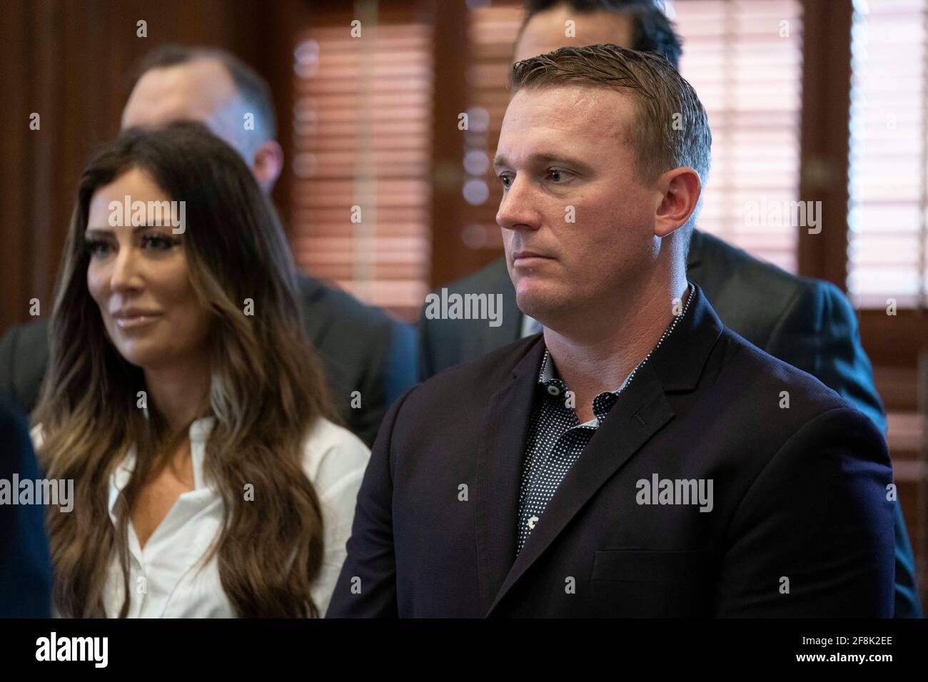 Les anciens combattants militaires décorés, y compris le récipiendaire de la Marine américaine et de la Médaille d'honneur Dakota Meyer (à droite), se réunissent pour un événement de presse au Capitole du Texas le 14 avril 2021 pour faire pression en faveur d'une législation qui approuverait certains médicaments psychédéliques pour le traitement thérapeutique du trouble de stress post-traumatique (TSPT) des vétérans. Crédit : Bob Daemmrich/Alay Live News Banque D'Images Les anciens combattants militaires décorés, y compris le récipiendaire de la Marine américaine et de la Médaille d'honneur Dakota Meyer (à droite), se réunissent pour un événement de presse au Capitole du Texas le 14 avril 2021 pour faire pression en faveur d'une législation qui approuverait certains médicaments psychédéliques pour le traitement thérapeutique du trouble de stress post-traumatique (TSPT) des vétérans. Crédit : Bob Daemmrich/Alay Live News Banque D'Images