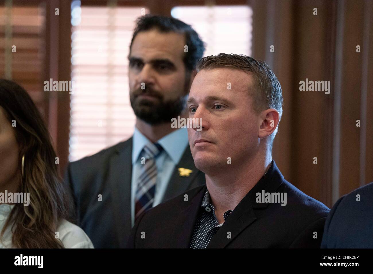 Les anciens combattants militaires décorés, y compris le récipiendaire de la Marine américaine et de la Médaille d'honneur Dakota Meyer (à droite), se réunissent pour un événement de presse au Capitole du Texas le 14 avril 2021 pour faire pression en faveur d'une législation qui approuverait certains médicaments psychédéliques pour le traitement thérapeutique du trouble de stress post-traumatique (TSPT) des vétérans. Crédit : Bob Daemmrich/Alay Live News Banque D'Images Les anciens combattants militaires décorés, y compris le récipiendaire de la Marine américaine et de la Médaille d'honneur Dakota Meyer (à droite), se réunissent pour un événement de presse au Capitole du Texas le 14 avril 2021 pour faire pression en faveur d'une législation qui approuverait certains médicaments psychédéliques pour le traitement thérapeutique du trouble de stress post-traumatique (TSPT) des vétérans. Crédit : Bob Daemmrich/Alay Live News Banque D'Images