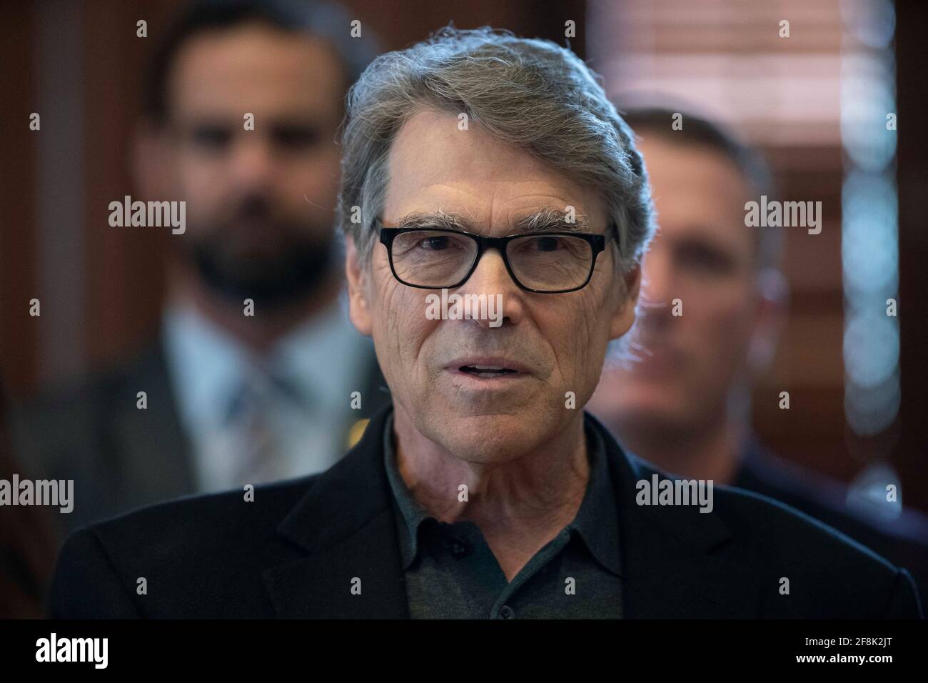 Les anciens combattants militaires, dont l'ancien secrétaire à l'énergie et gouverneur du Texas Rick Perry, se réunissent pour un événement de presse au Capitole du Texas le 14 avril 2021 pour faire pression en faveur d'une législation qui approuverait certains médicaments psychédéliques pour le traitement thérapeutique du syndrome de stress post-traumatique des vétérans. Crédit : Bob Daemmrich/Alay Live News Banque D'Images Les anciens combattants militaires, dont l'ancien secrétaire à l'énergie et gouverneur du Texas Rick Perry, se réunissent pour un événement de presse au Capitole du Texas le 14 avril 2021 pour faire pression en faveur d'une législation qui approuverait certains médicaments psychédéliques pour le traitement thérapeutique du syndrome de stress post-traumatique des vétérans. Crédit : Bob Daemmrich/Alay Live News Banque D'Images