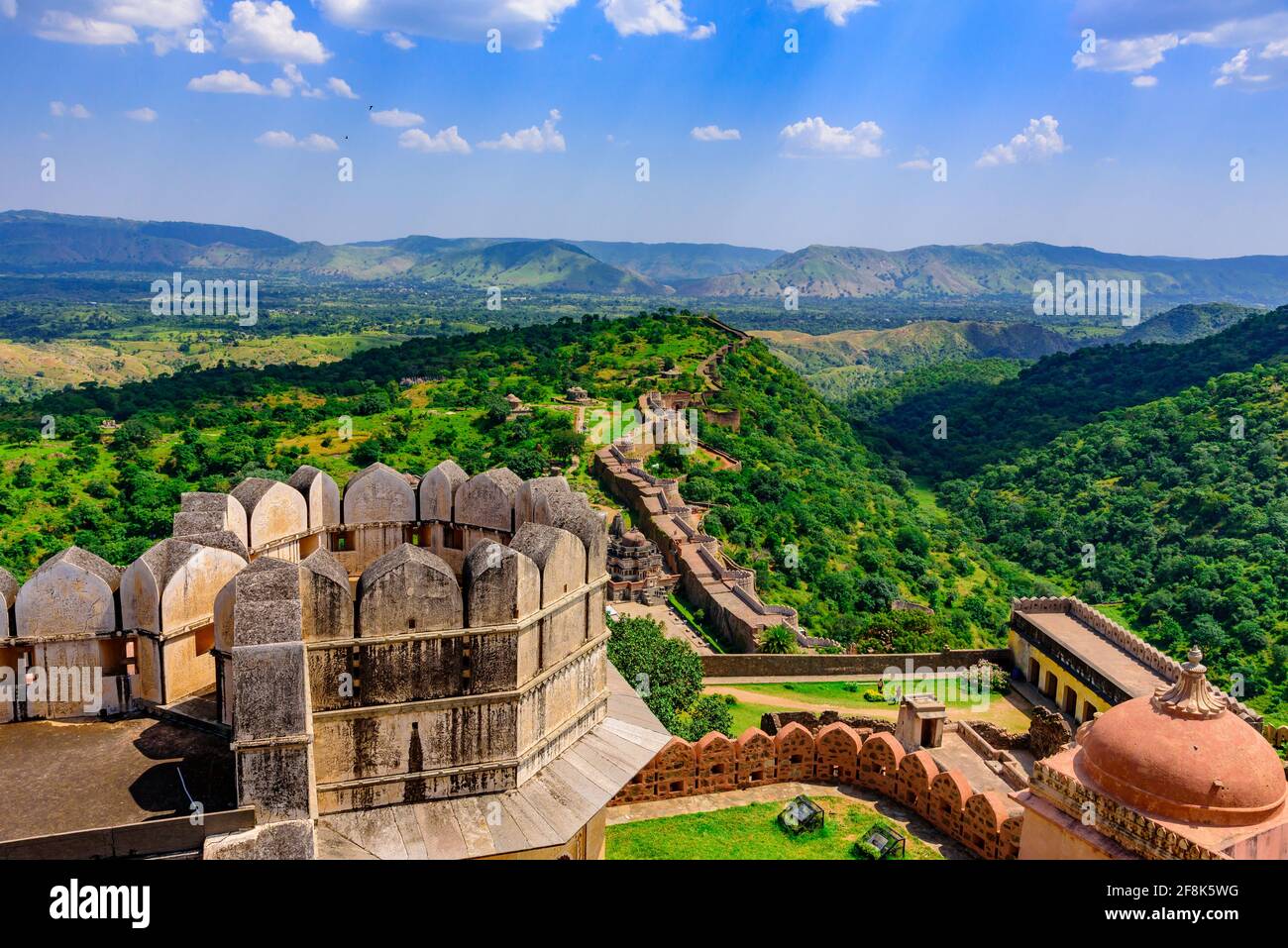 Le fort de Kumbhalgarh est une forteresse de Mewar construite sur les collines d'Aravalli au XVe siècle par le roi Rana Kumbha dans le district de Rajsamand, près d'Udaipur. C'est un monde H. Banque D'Images