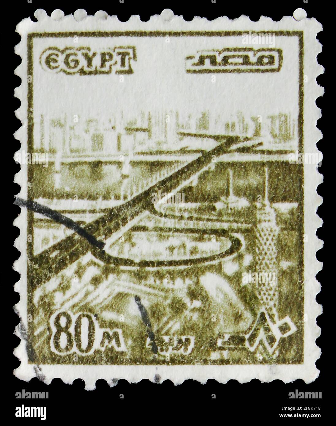 MOSCOU, RUSSIE - 7 OCTOBRE 2019: Timbre-poste imprimé en Égypte montre le pont du 6 octobre, le Caire, série, 80 millième égyptien, vers 1982 Banque D'Images