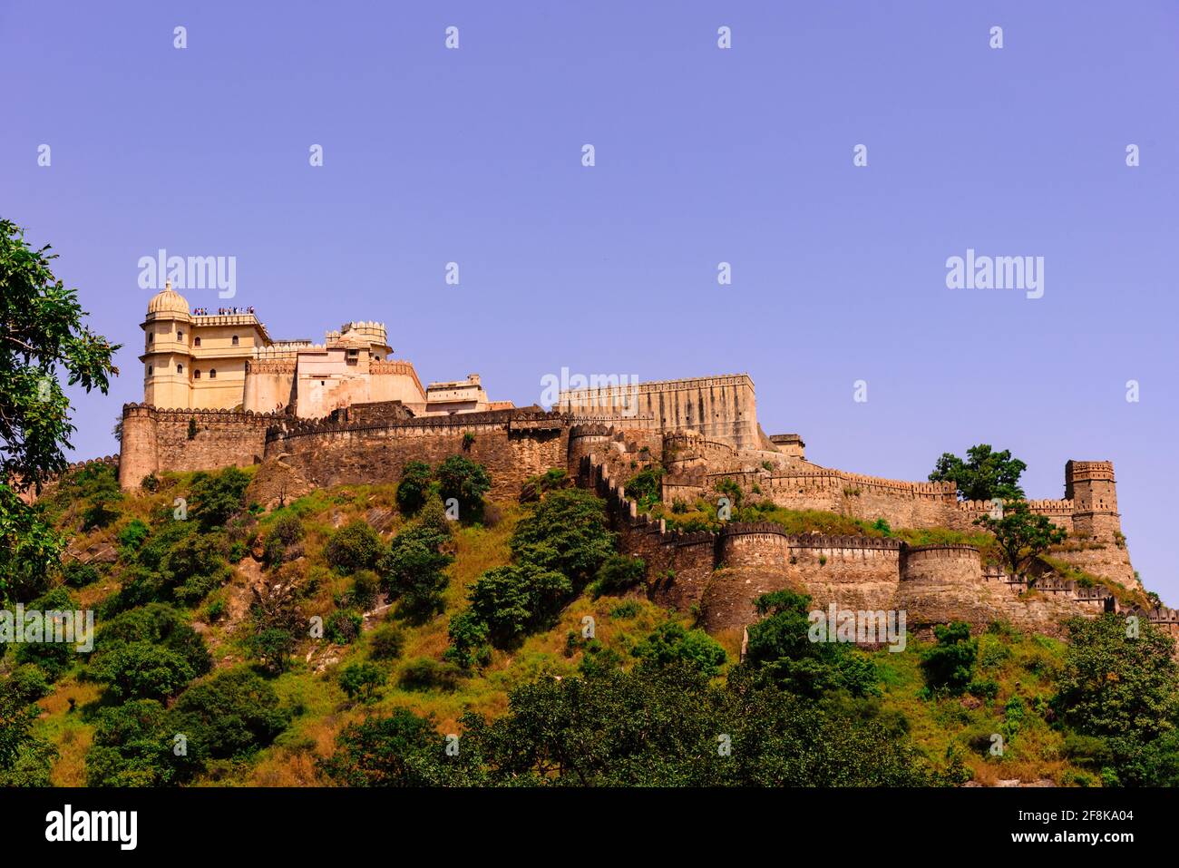Le fort de Kumbhalgarh est une forteresse de Mewar construite sur les collines d'Aravalli au XVe siècle par le roi Rana Kumbha dans le district de Rajsamand, près d'Udaipur. Banque D'Images
