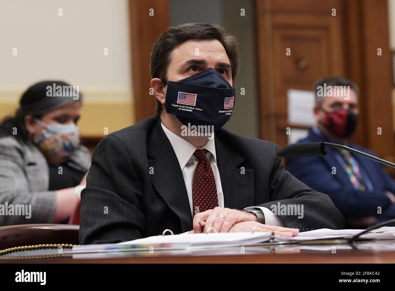 Washington, Distric de Columbia, États-Unis. 14 avril 2021. L'envoyé spécial pour le Triangle du Nord du Département d'État américain RICARDO ZUNIGA témoigne devant le sous-comité de l'hémisphère occidental, de la sécurité civile, des migrations et de la politique économique internationale lors d'une audition sur le renouvellement de l'engagement des États-Unis à s'attaquer aux causes profondes des migrations en provenance d'Amérique centrale, Aujourd'hui, le 14 avril 2021, au Rayburn Building/Capitol Hill à Washington DC, États-Unis. Credit: Lénine Nolly/ZUMA Wire/Alamy Live News Banque D'Images