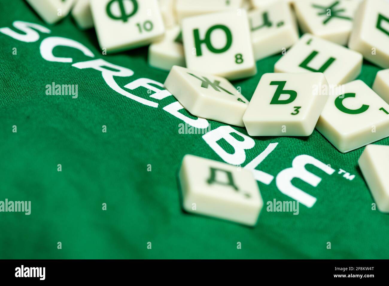 Carreaux de jeu de crabble bulgare avec lettres cyrilliques Banque D'Images