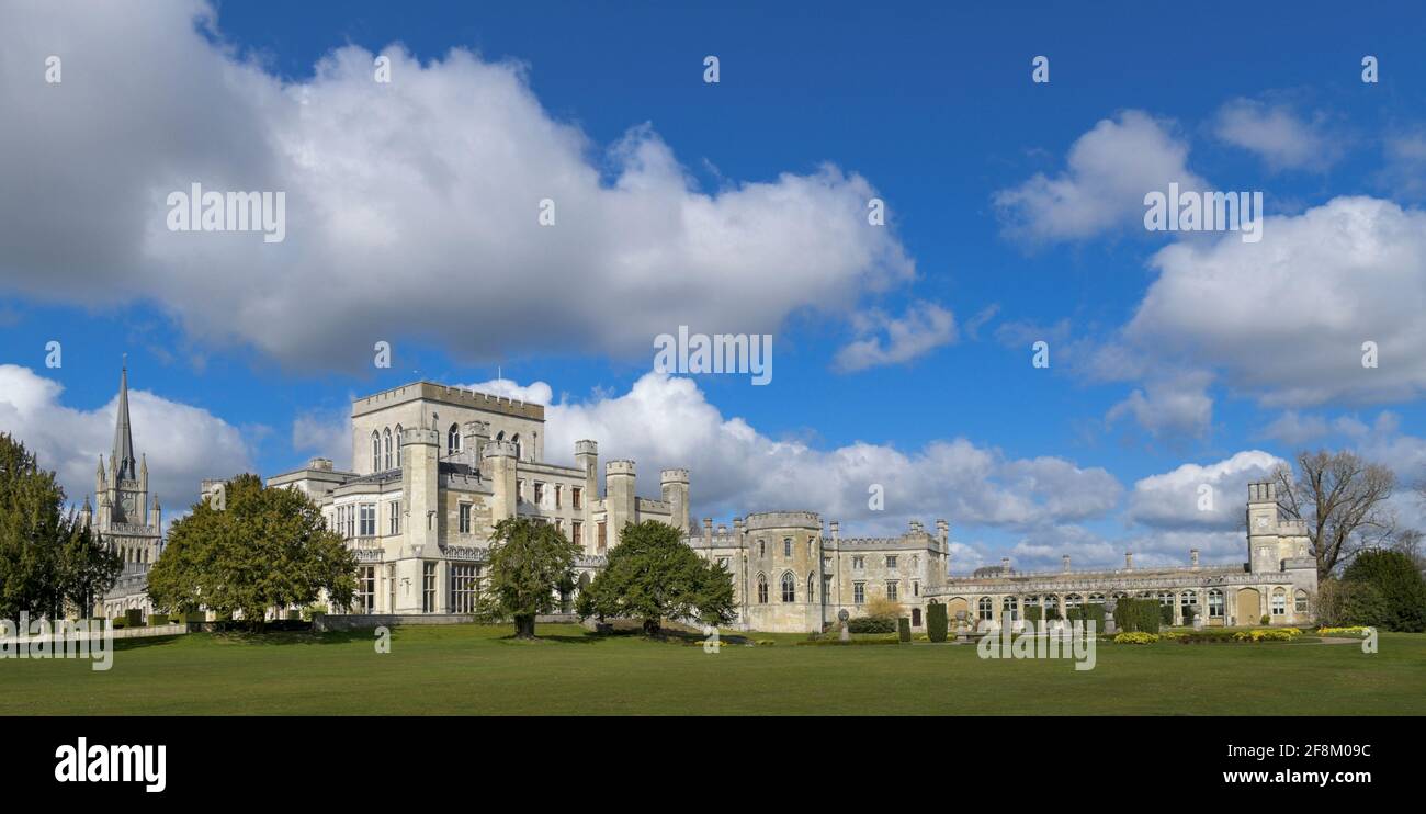 Ashridge House Church et Clock Tower Hertfordshire Angleterre Banque D'Images