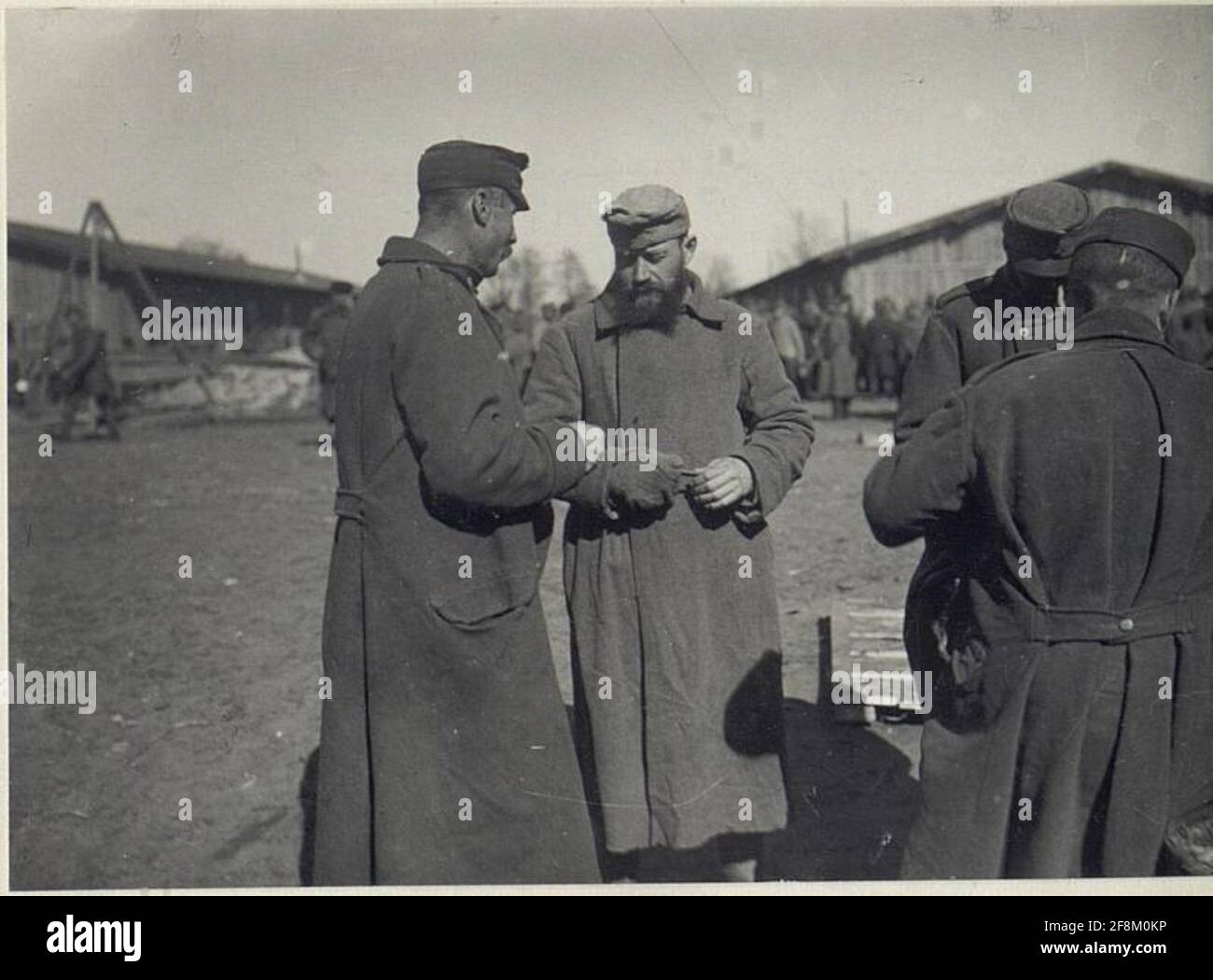Présentation des soldats russes et aussi des fêtes. - les troupes hongroises, qui reviennent du prisonnier de guerre. Banque D'Images