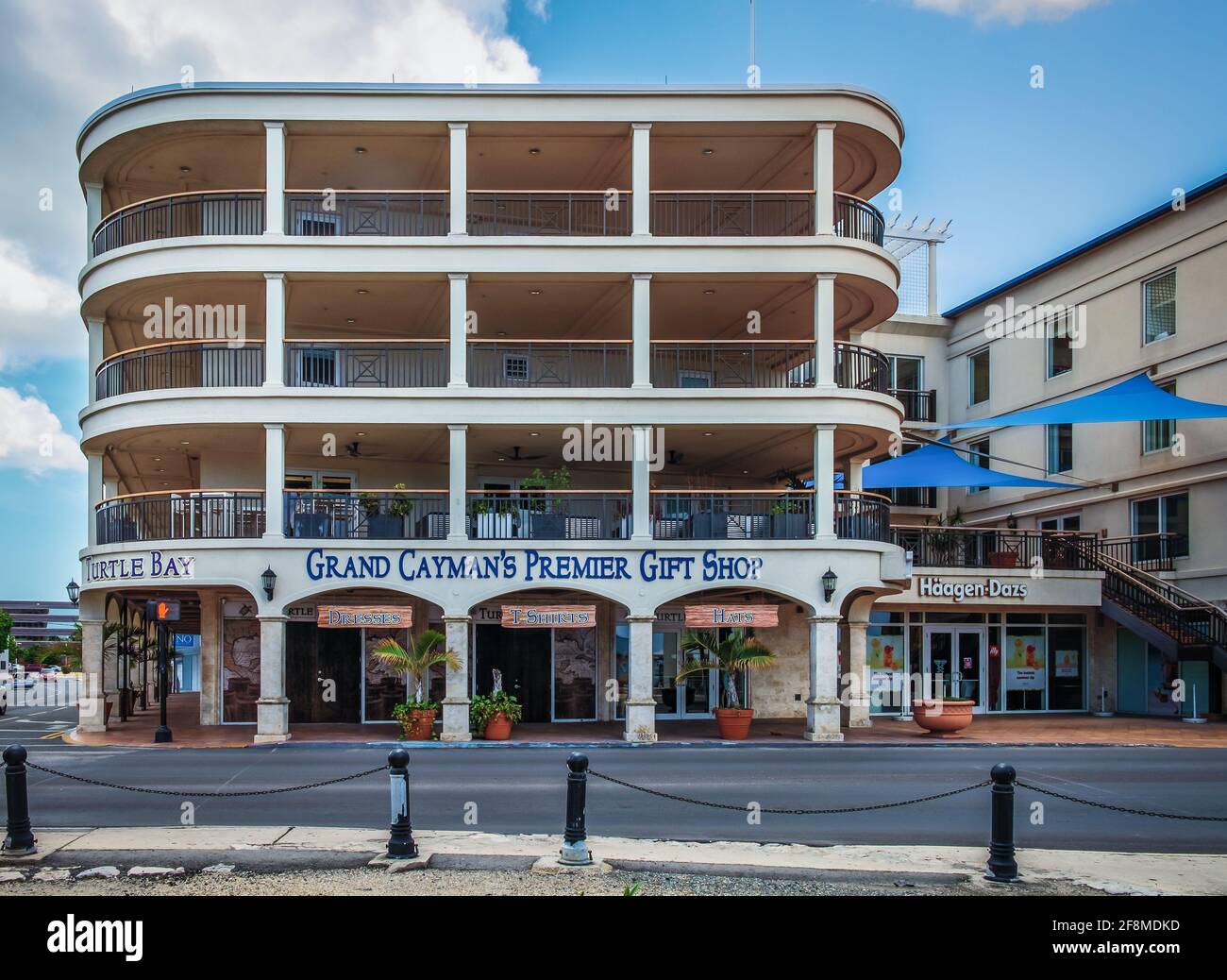 Grand Cayman, îles Caïman, juillet 2020, vue sur la boutique de cadeaux Turtle Bay à George Town Banque D'Images