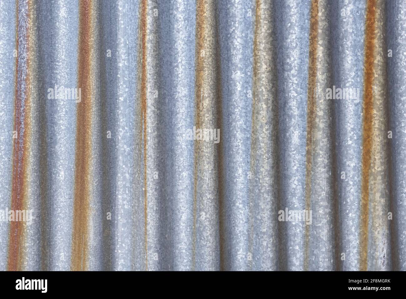 Mur de clôture en acier zink galvanisé rouillé ou surface Asie en tôle de fer. Rouille sur la texture ondulée et l'arrière-plan. Banque D'Images
