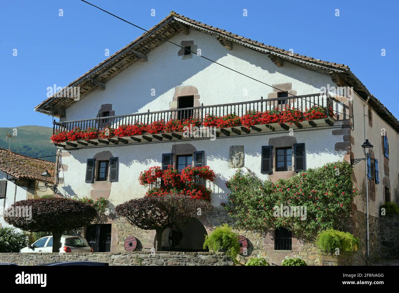 Baztan village Banque de photographies et d’images à haute résolution ...