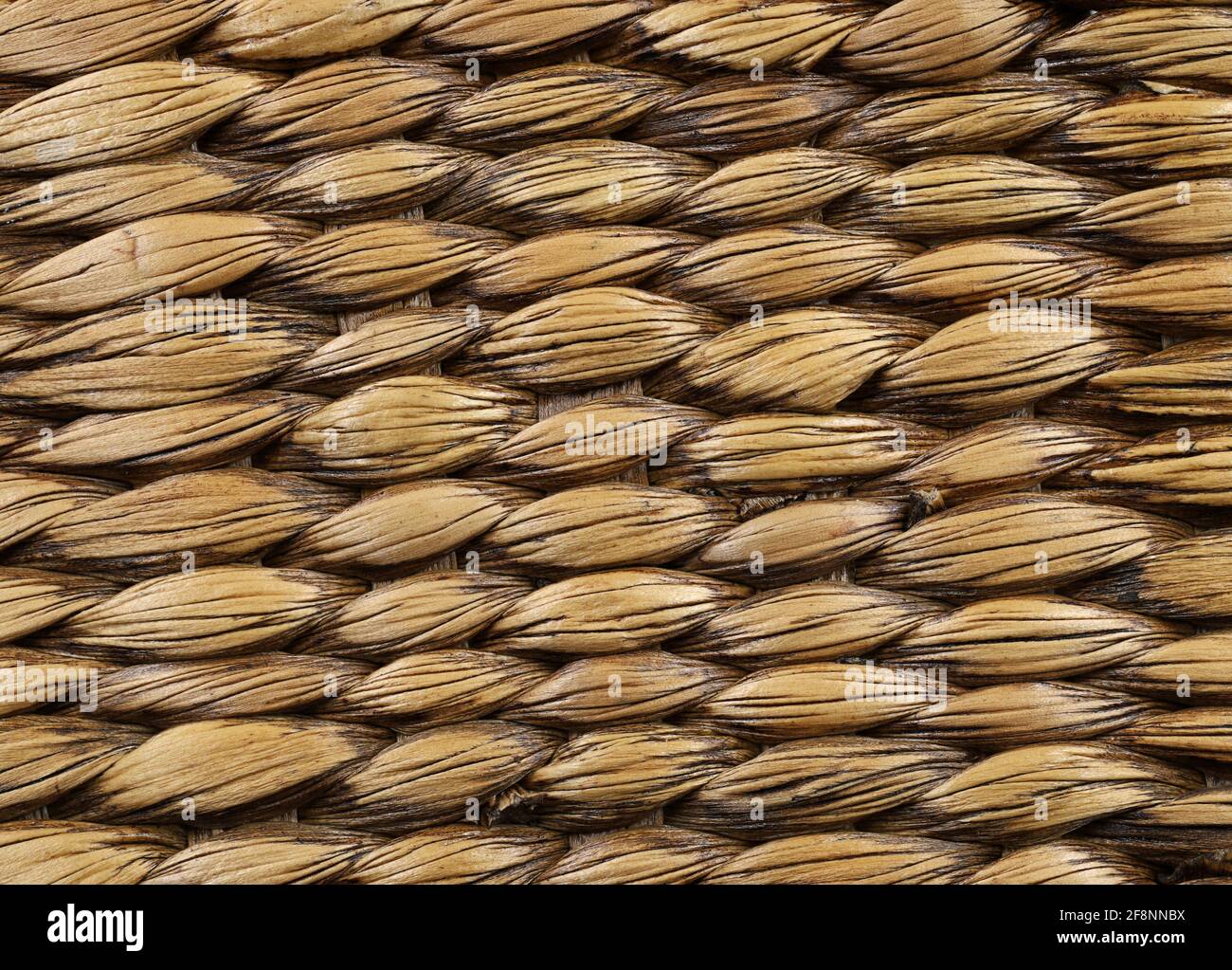 panier de paille en osier, gros plan sur les détails, texture de bois d'osier tressé comme arrière-plan Banque D'Images