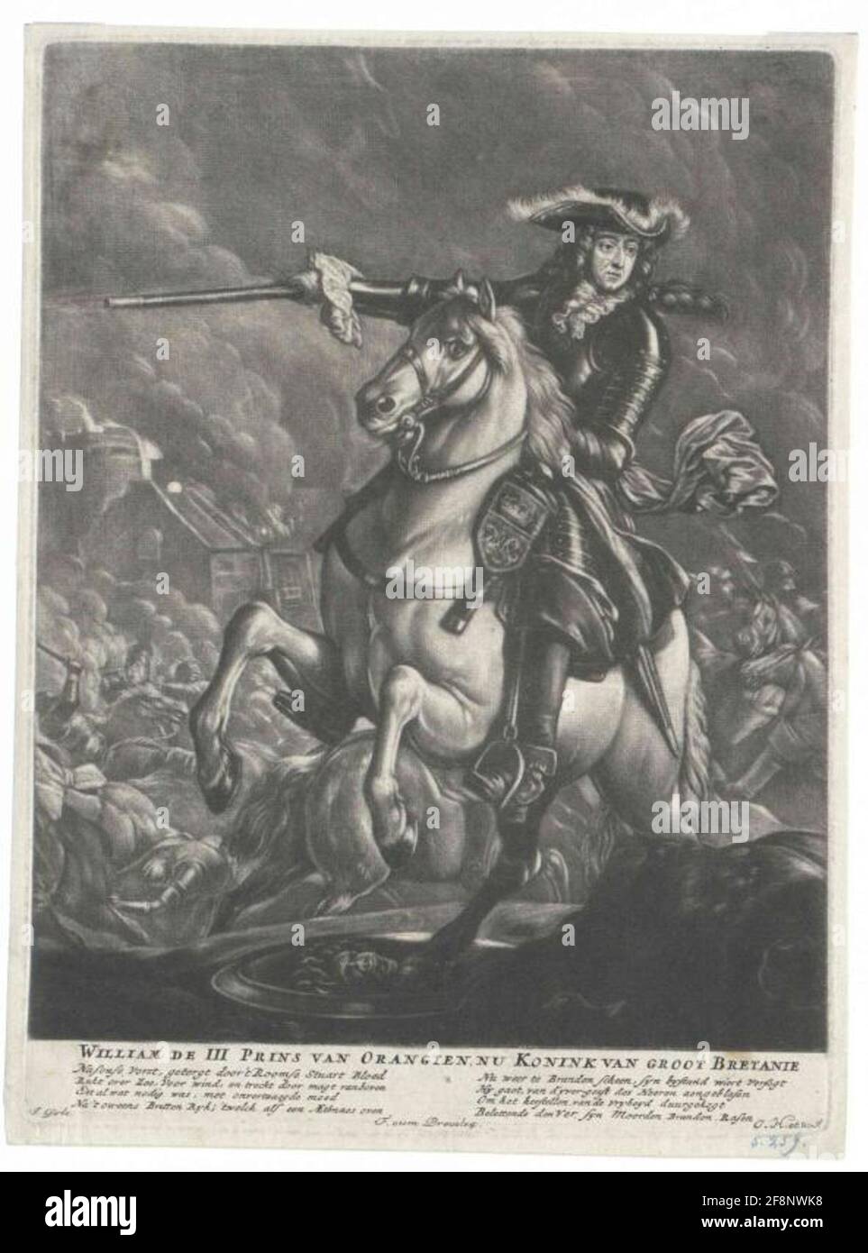 Wilhelm III., prince d'Orania, roi d'Angleterre comme roi à cheval au premier plan d'une bataille de cavalier au-dessus d'un bouclier de gorgon allongé sur le sol: Figure entière, en face de droite, corps et cheval de la moitié gauche; À Harnic, avec un chapeau de printemps sur la perruque d'allon, le haut de la jarret, avec la tige de commande dans la droite étirée vers l'avant; en arrière-plan, un coupe de combat pour une maison détruite dans la fumée et la vapeur de poudre; en dessous de la représentation des Hollandais à une ligne. Légende et versets dans deux colonnes de quatre lignes chacune; la plupart à gauche et en interne le nom, le centre et les privilèges de droite identifient les stalles de Hollande et de West Fri Banque D'Images