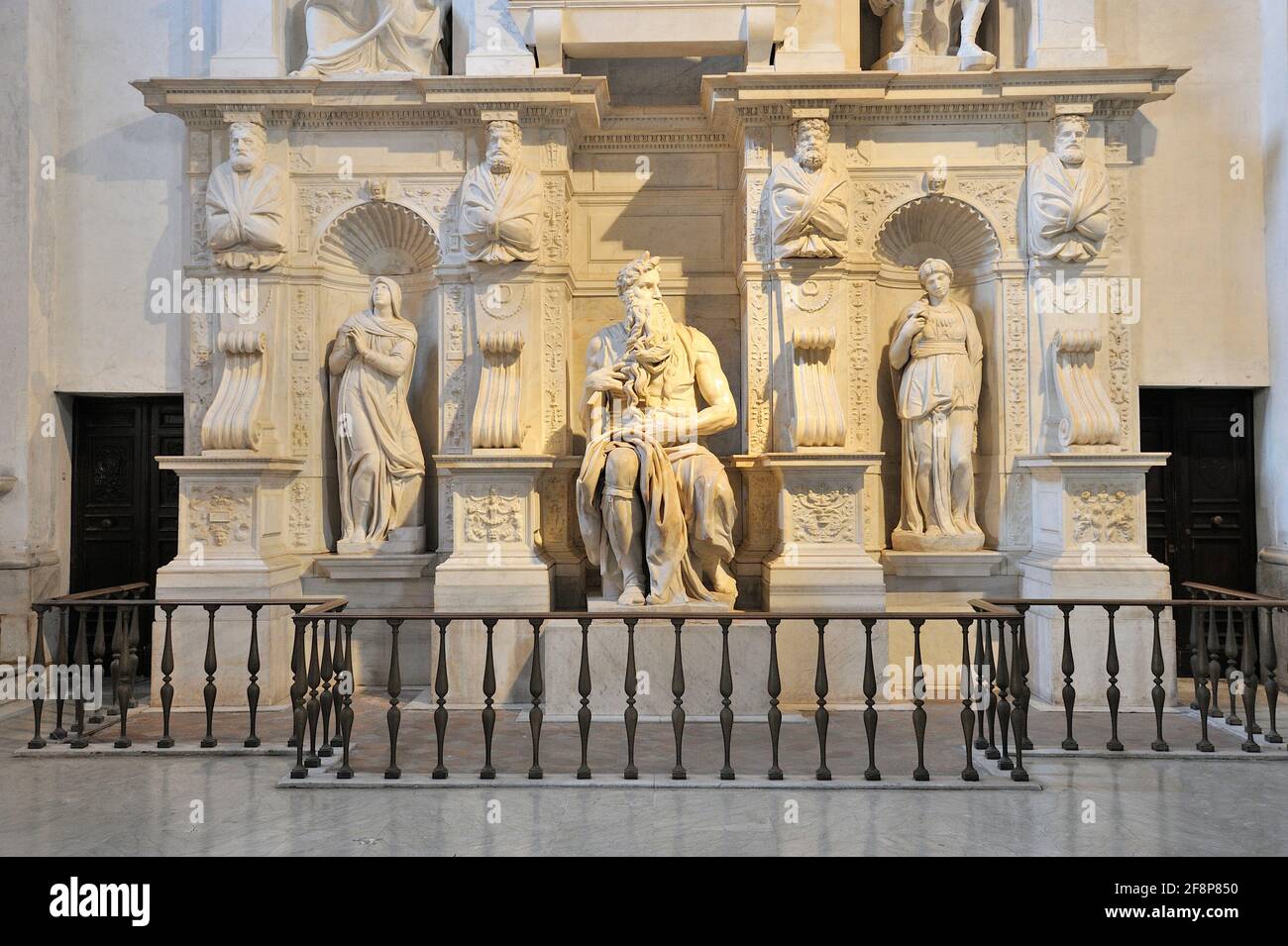 Italie, Rome, basilique de San Pietro in Vincoli, statue de Moïse de Michel-Ange Banque D'Images