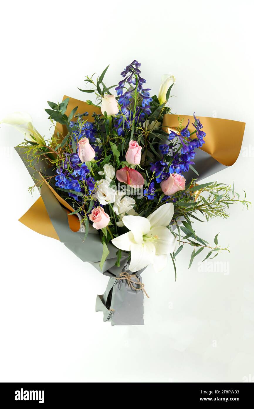 Bouquet de fleurs isolé sur fond blanc. Banque D'Images