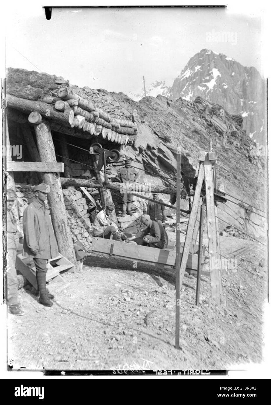 Station supérieure sur le funiculaire ; à la station de Contrin Pass Valley sur Marmolatta ; front des Dolomites ; photographe : Flam. Banque D'Images