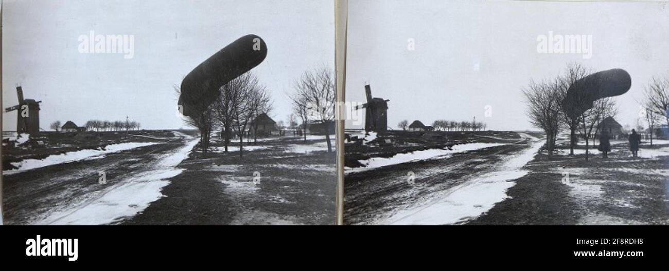 Ballon d'observation dans la soirée lors de l'entrée, Kruchieniczy. . Banque D'Images