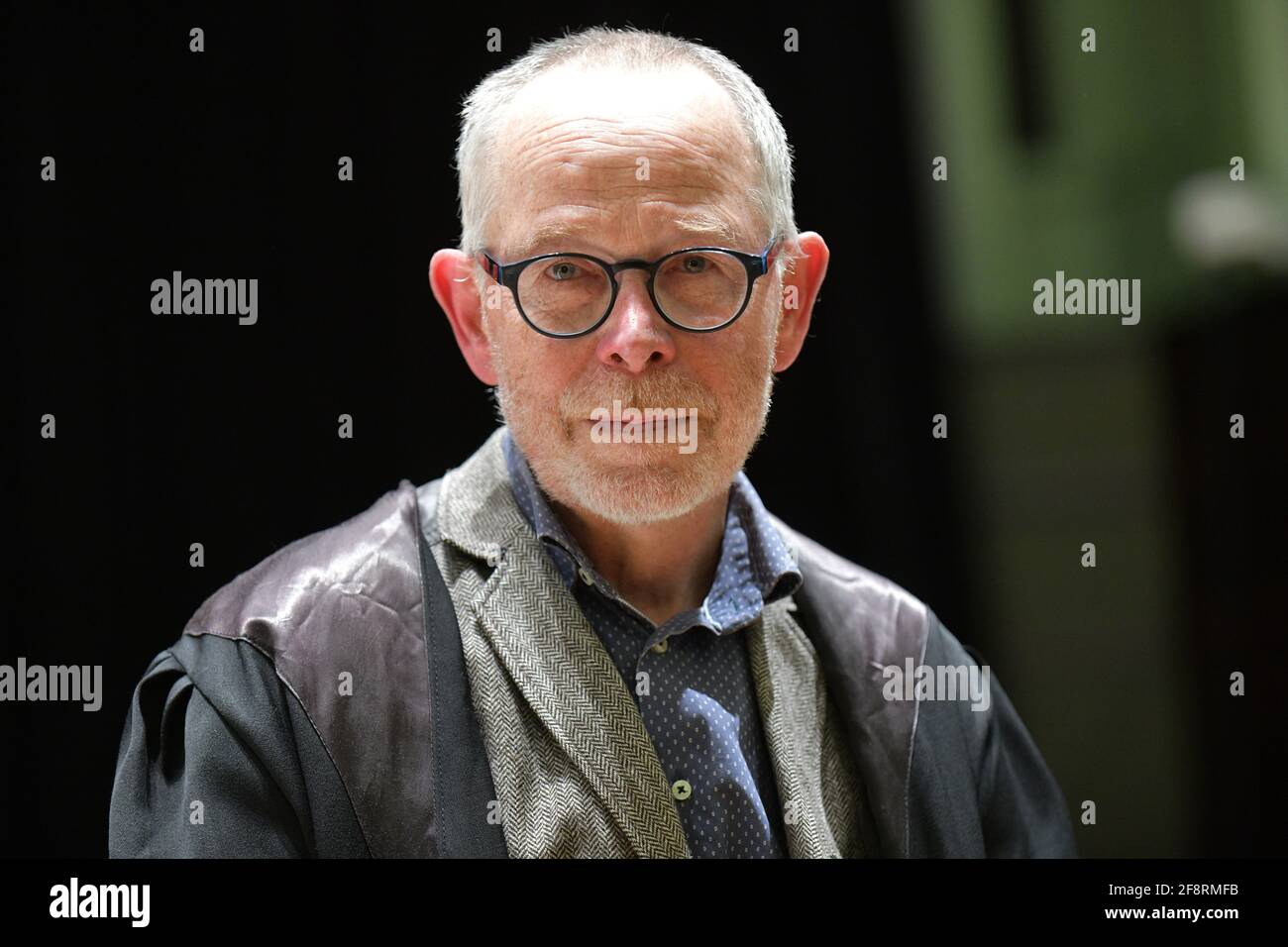 Brême, Allemagne. 15 avril 2021. Henning Sonnenberg représente le co-défendeur dans le procès contre l'ancien chef de la branche de Brême de l'Office fédéral des migrations et des réfugiés (BAMF). Le défendeur est accusé de prendre avantage et d'autres infractions. Crédit : Michael Bahlo/dpa/Alay Live News Banque D'Images