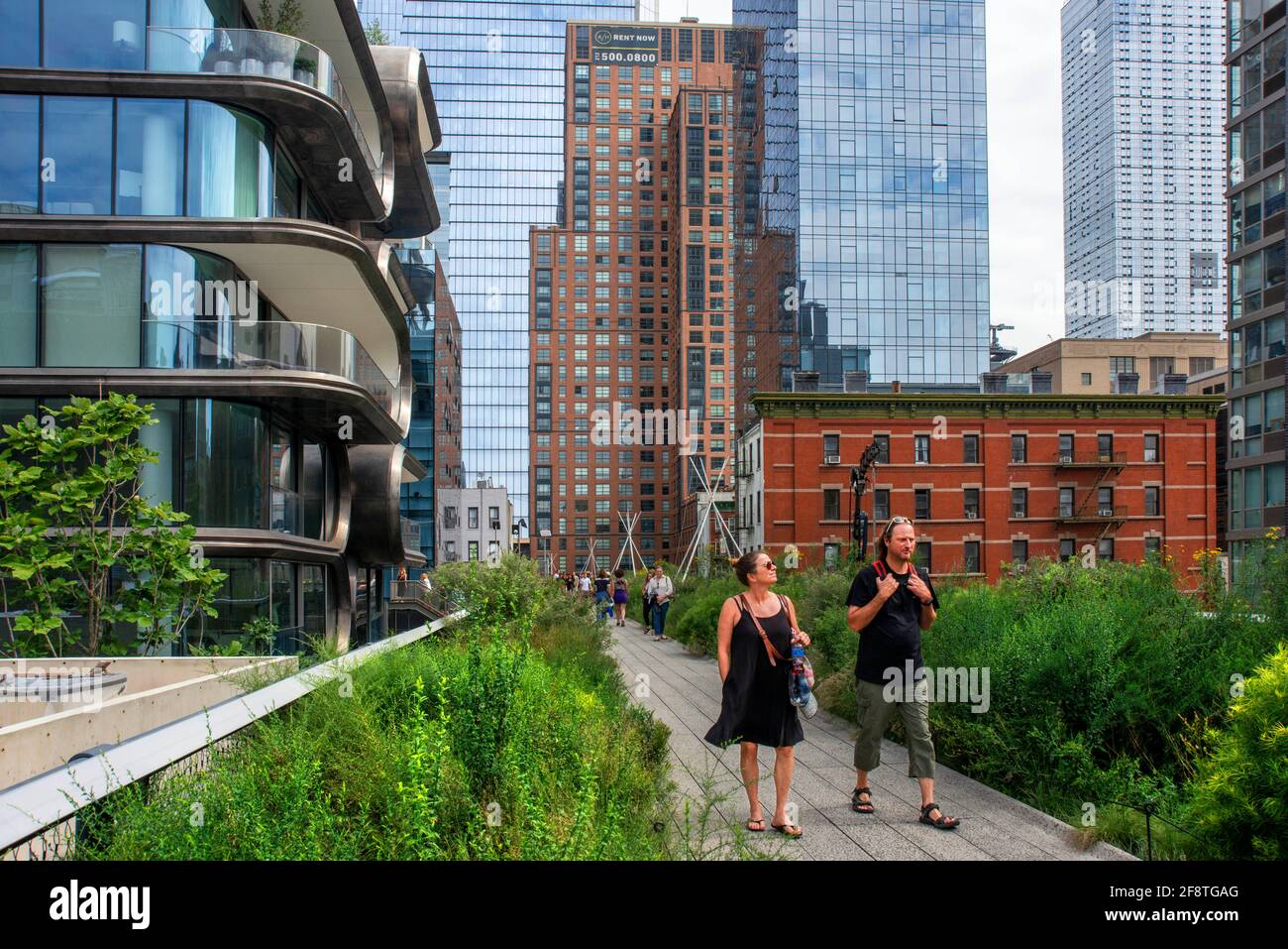 High Line New York City Highline, États-Unis avec des personnes marchant sur le pont de Manhattan Banque D'Images