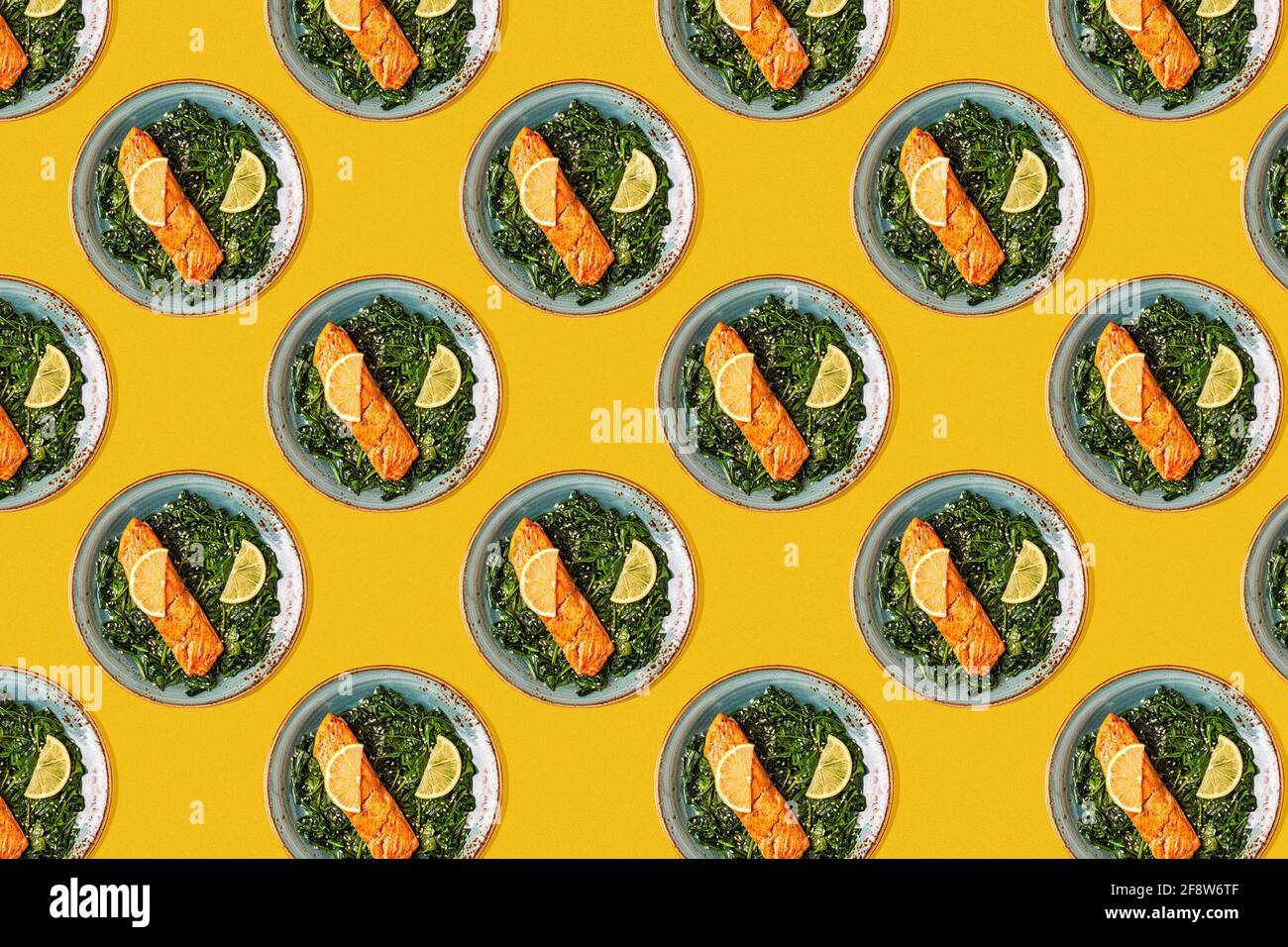 Motif saumon grillé aux épinards Banque D'Images