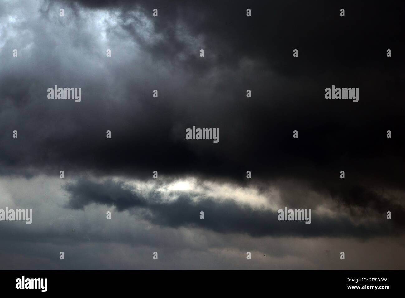 Ciel nuagé sombre que de fortes pluies vont bientôt venir Banque D'Images