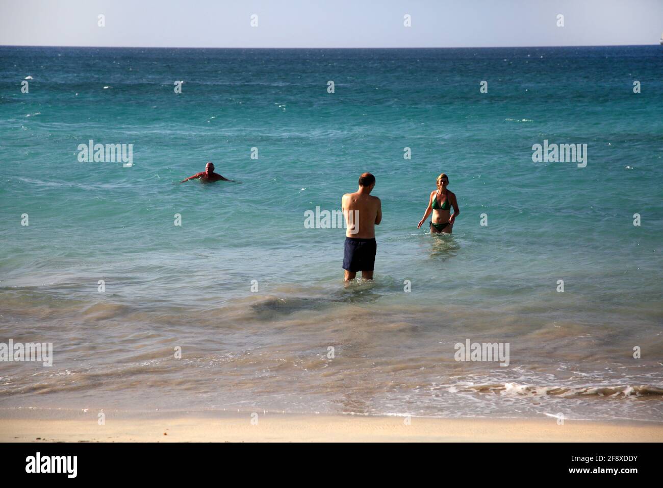 Grande Anse Beach Grenade gens dans la mer des Caraïbes Banque D'Images