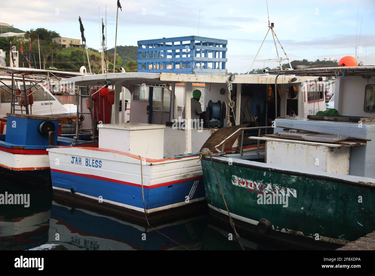 Bateaux de pêche de la Grenade de St George (Jah Bess et Jody Ann) Sur le Carenage Banque D'Images