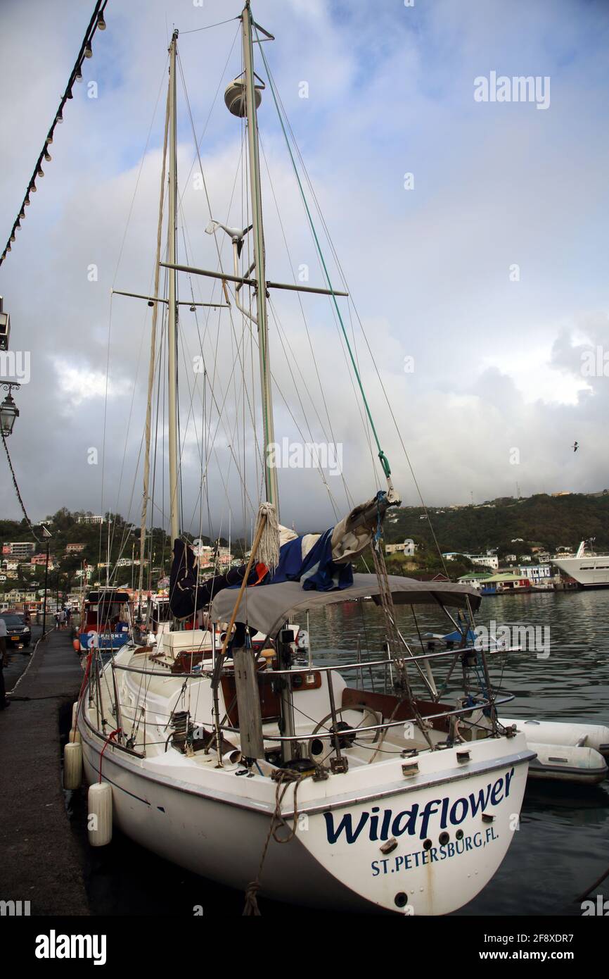 St George's Grenada Yacht (Wildflower) amarré sur Wharf Road in Le Carenage Banque D'Images