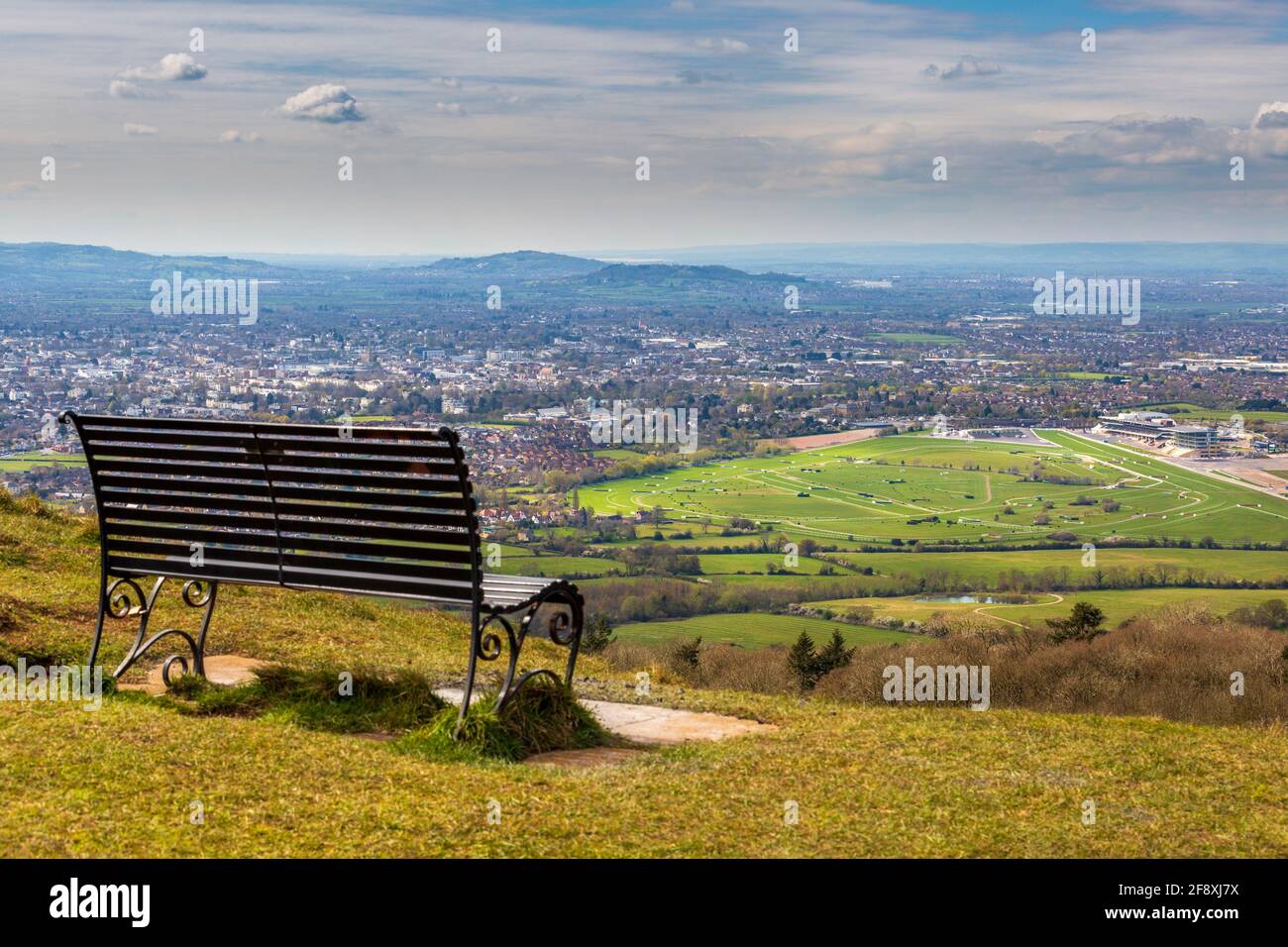 Hippodrome de Cheltenham depuis l'escarpement de Cleeve Hill, Gloucestershire, Angleterre Banque D'Images