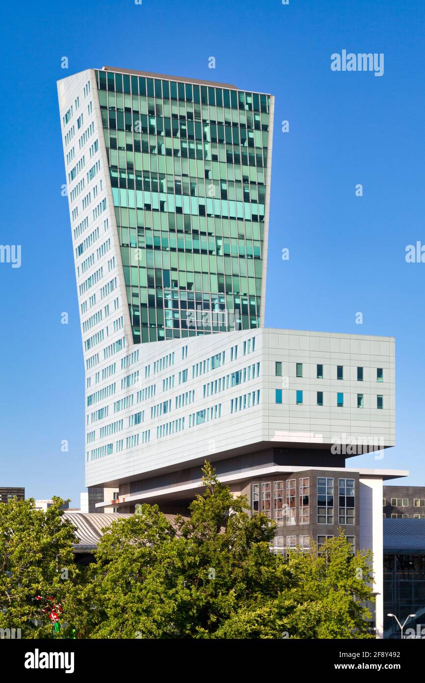 Lille, France - juin 22 2020 : la Tour de Lille (Tour de Lille) est une tour de bureaux située dans le quartier des affaires Euralille. Banque D'Images