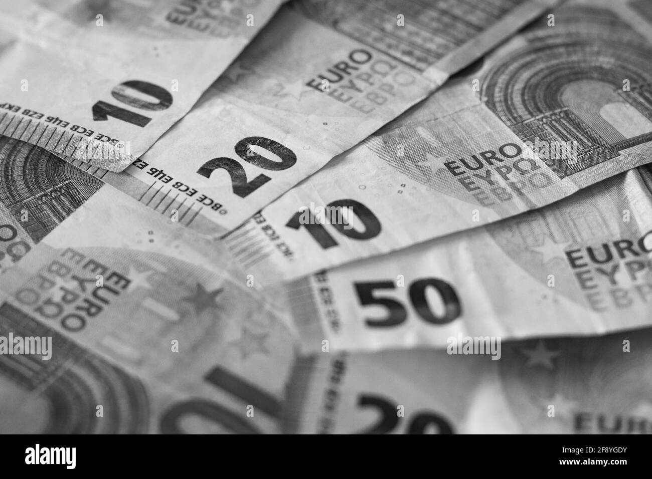 Billets en euros. Tableau couvert de billets. Banque D'Images