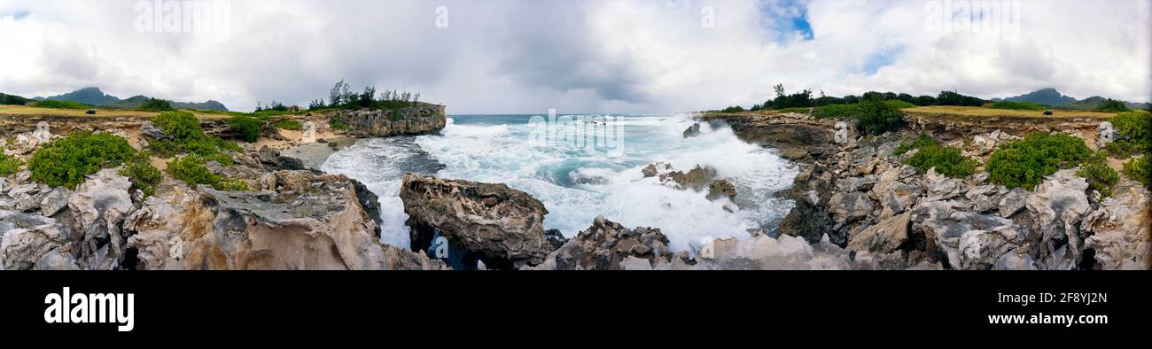 Océan Pacifique et côte rocheuse, Kauai, Iles Hawaii, Etats-Unis Banque D'Images