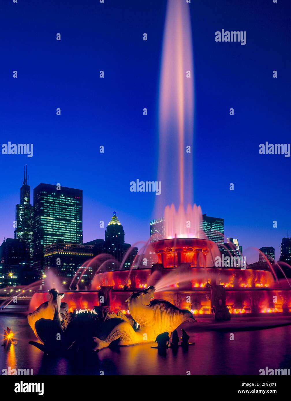 Buckingham Fountain at Night, Grant Park, Chicago, Illinois, États-Unis Banque D'Images