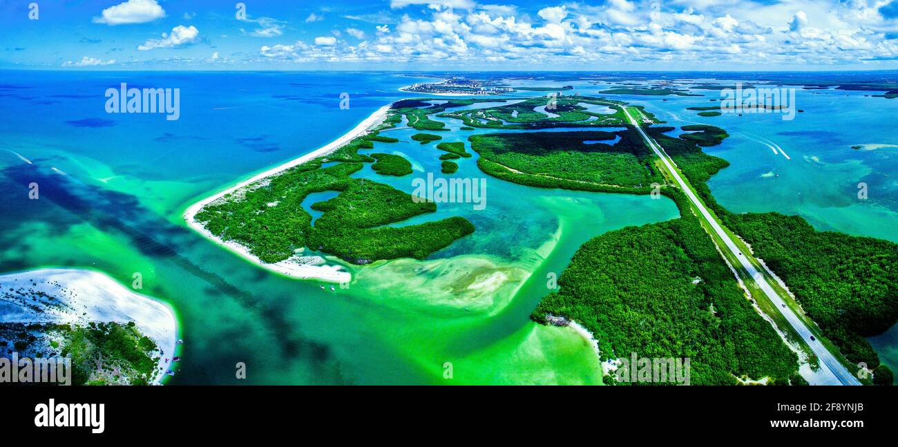 Vue aérienne de Lovers Key et Big Carlos Pass, Bonita Springs, Floride, États-Unis Banque D'Images