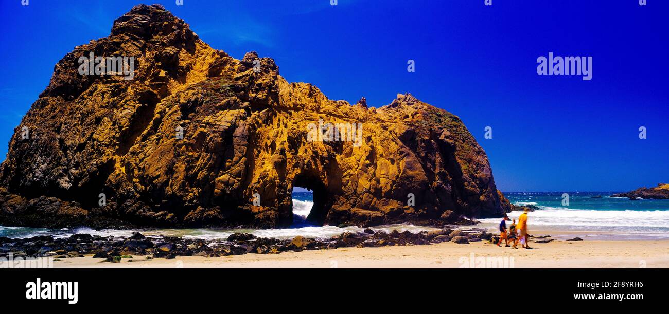 Formation de roches à Pfeiffer Beach, Monterey, Californie, États-Unis Banque D'Images