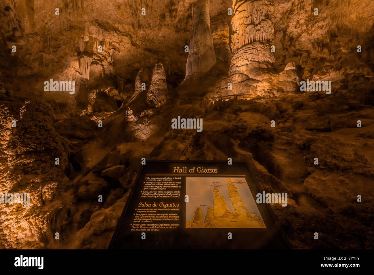 Panneau d'interprétation Hall of Giants profondément souterrain dans le parc national des grottes de Carlsbad, Nouveau-Mexique, États-Unis Banque D'Images