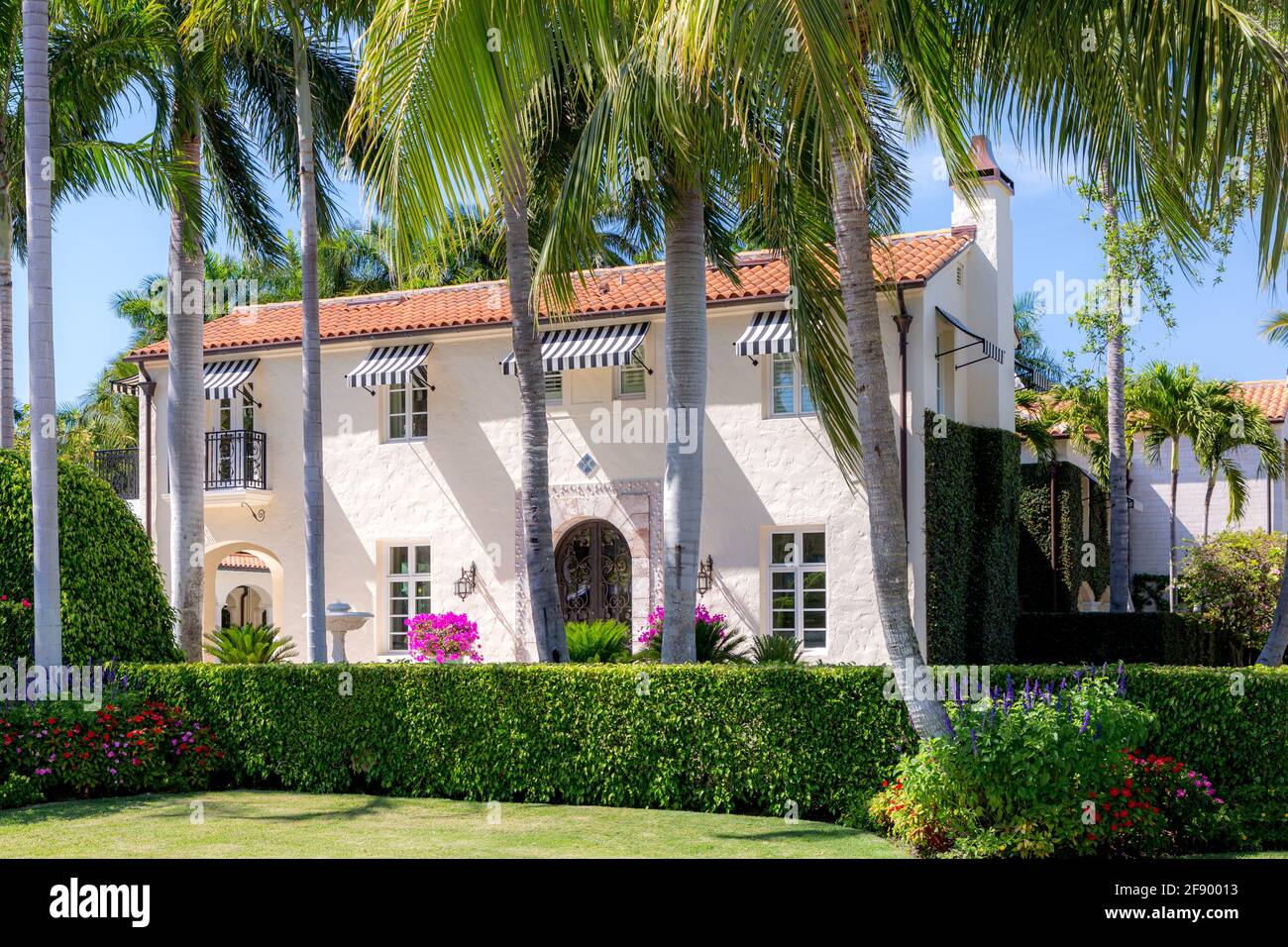 Entrée latérale à la maison de luxe à Naples, Floride, États-Unis Banque D'Images