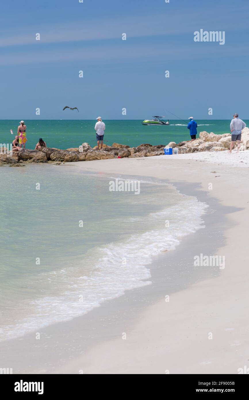 Scène de plage surplombant le golfe du Mexique depuis une plage de Naples, Floride, États-Unis Banque D'Images