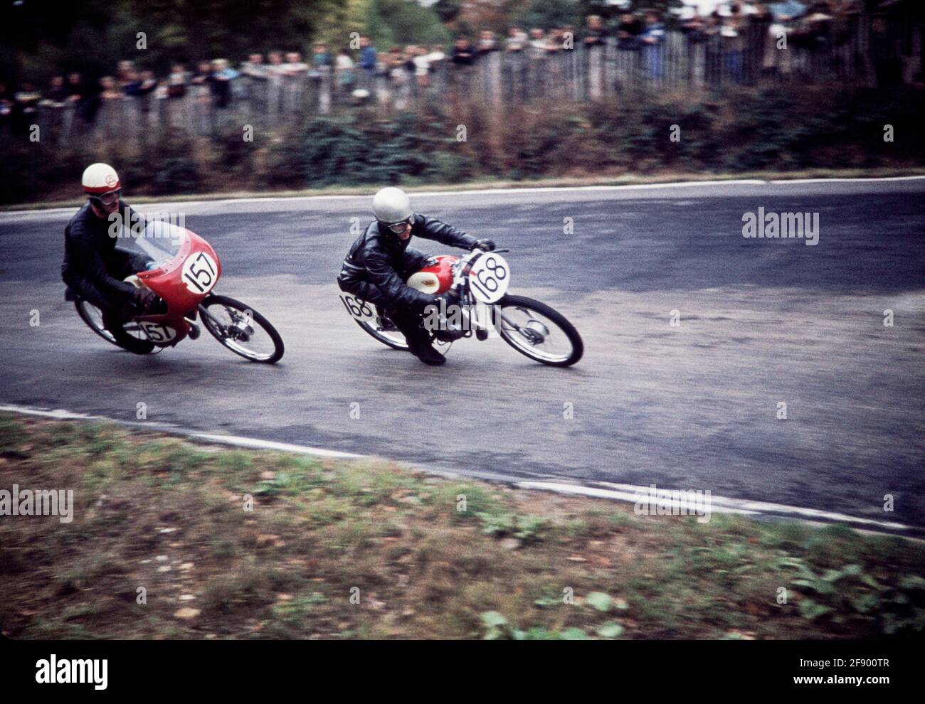 Course de moto et de side-car 1958/59 partie II, Brands Hatch circuit, circuit de course automobile, les marques de paddock Banque D'Images