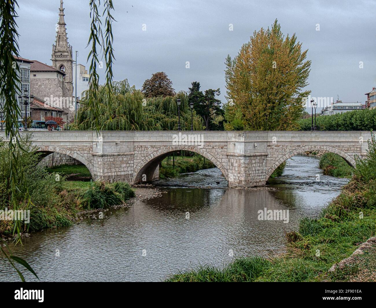 Puente Santa Maria au-dessus de Rio Arlanzon à Burgos, Espagne, 20 octobre 2009 Banque D'Images