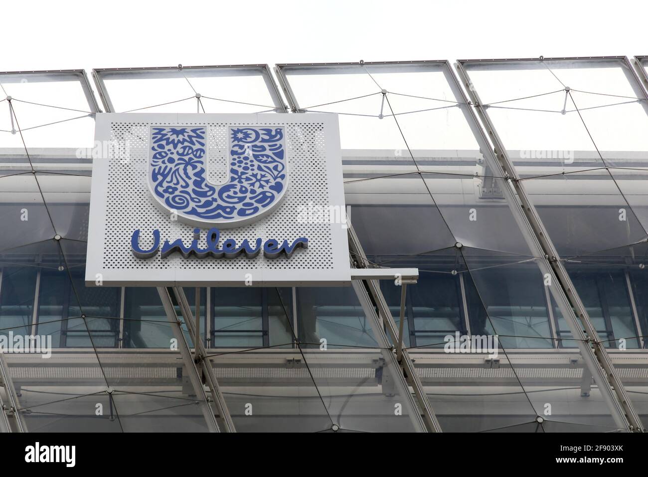 Hambourg, Allemagne - 20 juillet 2017 : immeuble de bureaux Unilever. Unilever est une société hollandaise-britannique de biens de consommation transnationaux Banque D'Images