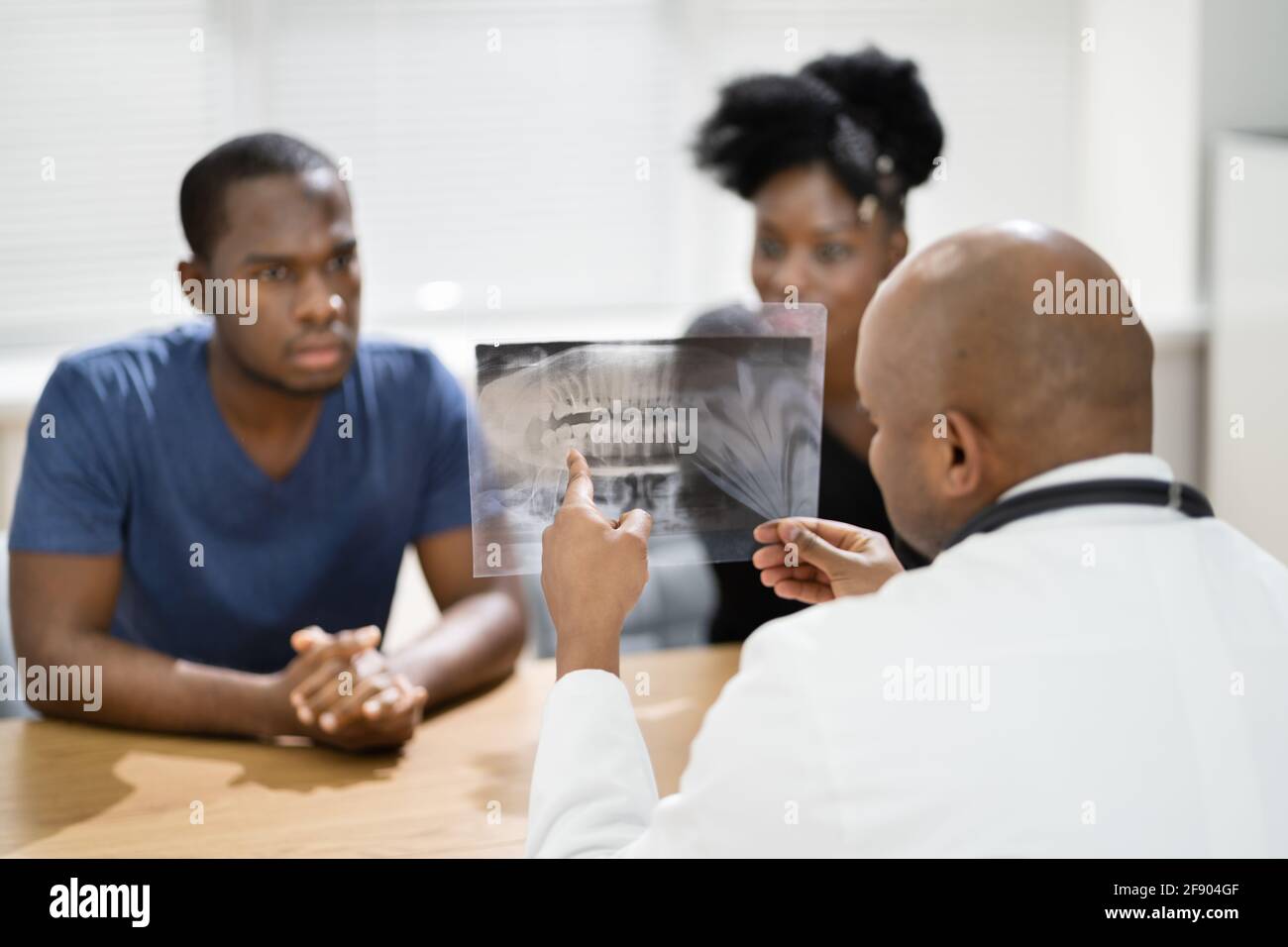 Dentiste-conseil de patient. Dentisterie générale et dents Banque D'Images